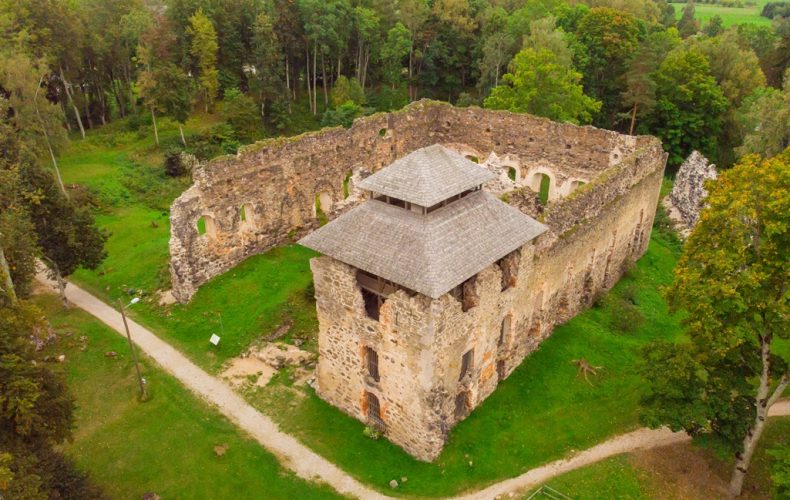 Ruins of Rauna Castle_photo Uģis Brālēns