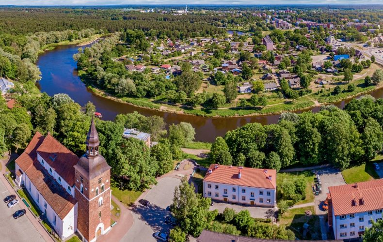 Valmiera-baznīca