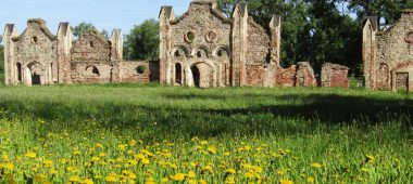 Preili manor complex with park.