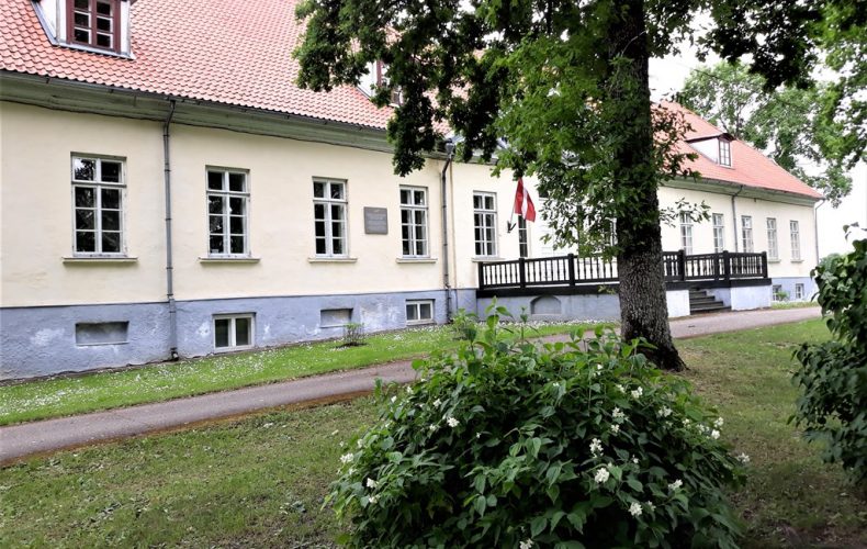 Apriķu-muiža