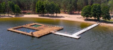 Central beach of Lake Hives