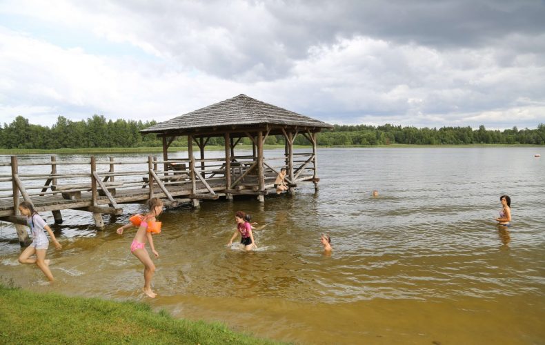 Sightseeing and relaxation: an educational trip and a relaxing time by the water