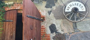 Antiques exhibition in the “Dekteru” stable and the “Wonderland” shoe collection