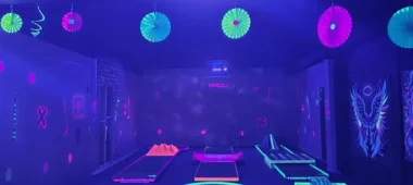 Neon mini golf