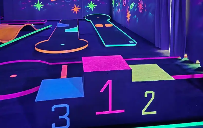 neona_minigolfs_03