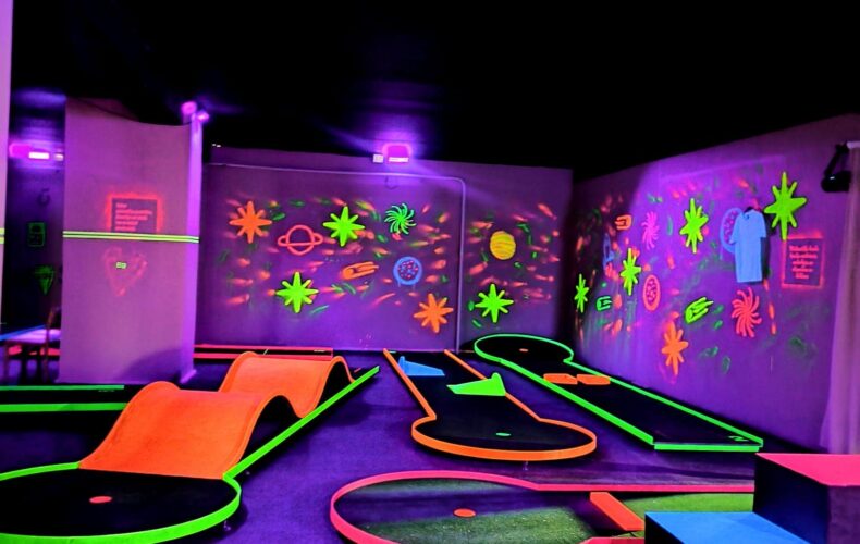 play4score-neona-minigolfs-5